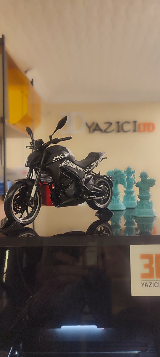 Detaylı üretilmiş naked motosiklet modeli